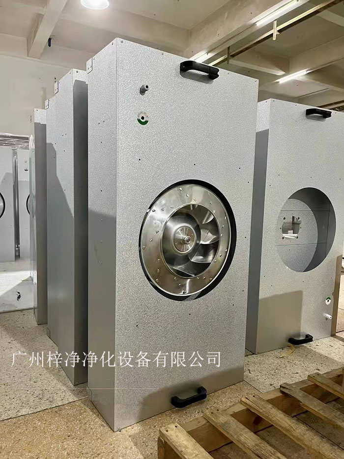 FFU（風(fēng)機(jī)過(guò)濾單元）是潔凈室空氣凈化的關(guān)鍵設(shè)備。